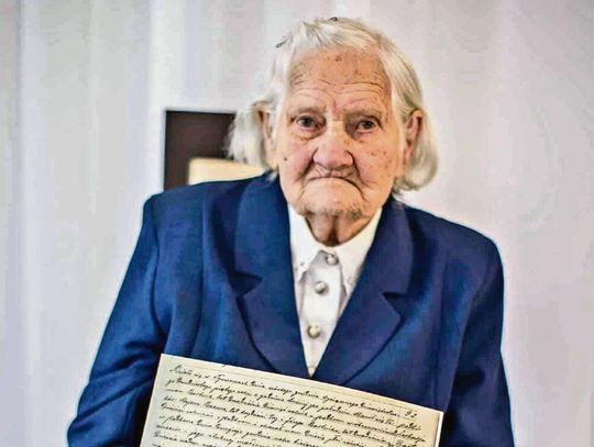 Pod pseudonimem „Jagoda” pani Leokadia w latach 1943-1944 służyła w Armii Krajowej. Dziś ma już 100 lat.