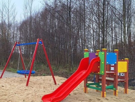 Gmina Zamość: Plac zabaw z nowymi zabawkami
