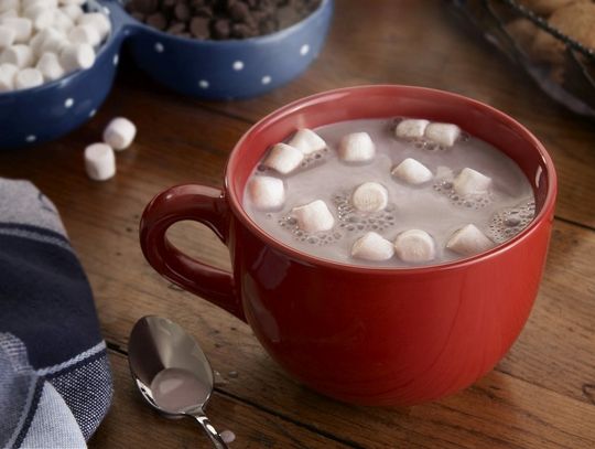 Gorąca czekolada w płynie na jesienny wieczór. 3 proste przepisy