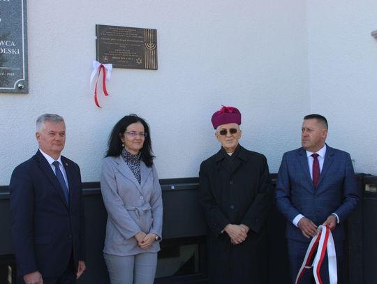 W Grabowcu odsłonięto 10 marca tablicę upamiętniającą miejscowych Żydów, pomordowanych przez niemieckiego okupanta.