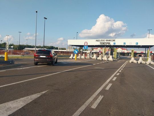 Od 12 września samochody osobowe jadące w obu kierunkach, nie przekraczały granicy na wysokości Terespol - Brześć, natomiast ciężarówki nie przejeżdżały przez przejście Kukuryki - Kozłowicze