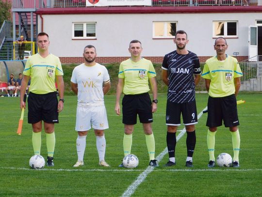 Zespół z gminy Tarnogród w sobotę pokonał na własnym stadionie rywala z gminy Księżpol 3:0 (2:0).