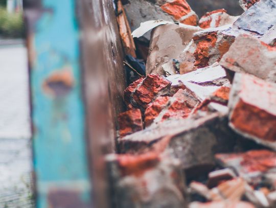 Gruz na budowie - jak go usunąć?