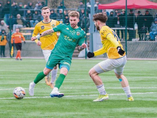 Hetman Zamość udanie rozpoczął rundę wiosenną. Na boisku ze sztuczną murawą zamojskiego OSiR wygrał z Granitem Bychawa 2:0.