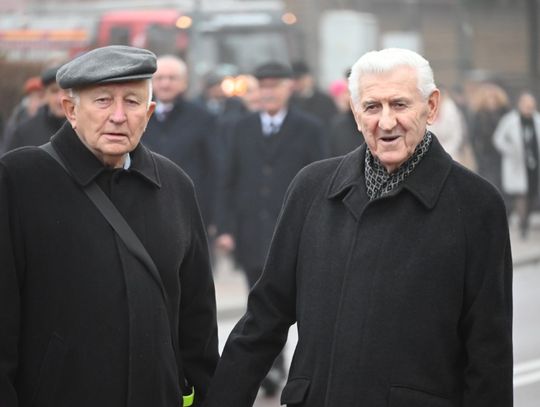 Dwaj mężczyźni, uczestnicy uroczystości w Skierbieszowie.