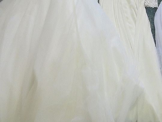 Hrebenne: Kolejny transport sukien ślubnych przejęty na granicy