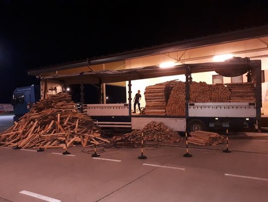 Hrebenne: Przemytnicy poupychali papierosy w różnych skrytkach (ZDJĘCIA)