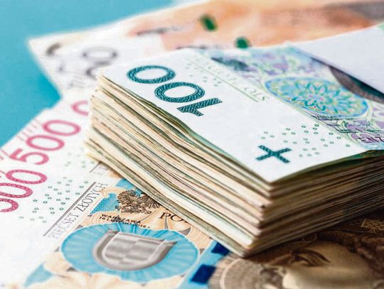 W Hrubieszowie pomoc nie ograniczy się jedynie do gorącego talerza zupy w stołówce – mieszkańcy mogą otrzymać wsparcie w trzech formach: gorący posiłek, świadczenie pieniężne na zakup żywności, a także paczki z produktami spożywczymi.