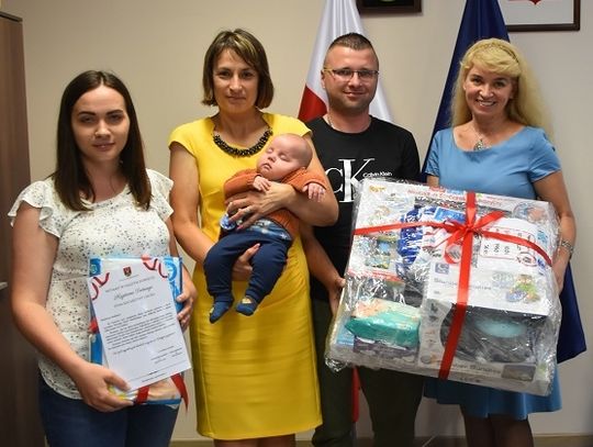 Hrubieszów: Jubileuszową wyprawkę od szpitala dostał Kajetan