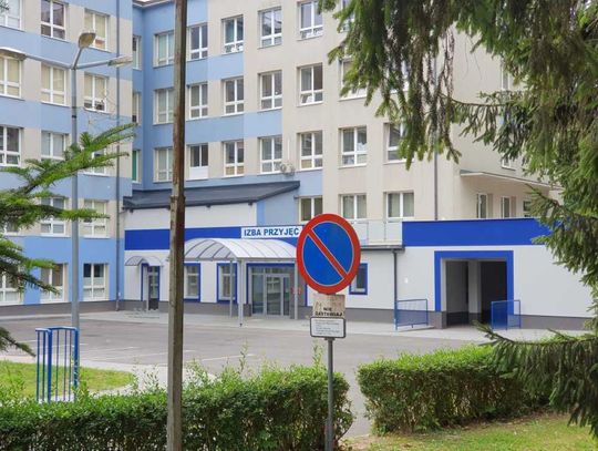 W nocy z 21 na 22 listopada z okna drugim pietrze wypadł lub wyskoczył schorowany 84-latek z gm. Trzeszczany. Śledczy nie dopatrzyli się zaniedbań medycznego personelu.