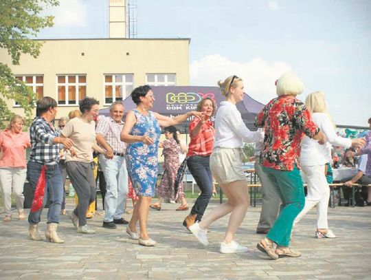 Integracyjne święto dla seniorów zorganizowano 12 września na placu za Hrubieszowskim Domem Kultury.