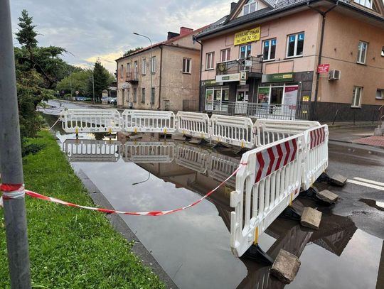 Hrubieszów: Podziemia znów dają o sobie znać? Na ulicy Narutowicza kolejny raz zapadła się jezdnia