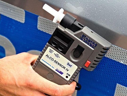 50-letni Ukrainiec zasiadł za kierownicą mercedesa, mimo że był w stanie upojenia alkoholowego.