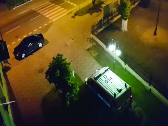Hrubieszów: Radiowóz na chodniku to wyższa konieczność?