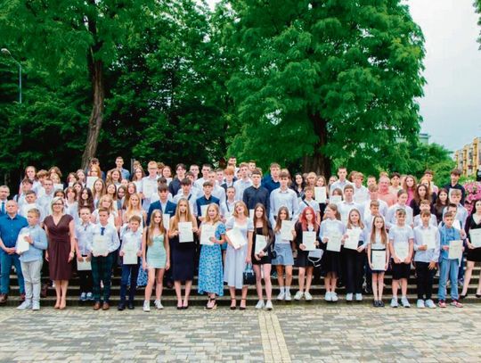 Rok temu jednorazowymi stypendiami burmistrza Hrubieszowa nagrodzono prawie 130 uczniów tamtejszych szkół podstawowych i ponadpodstawowych