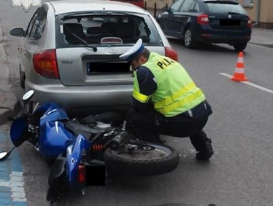 Hrubieszów: Wypadek na ul. 3 Maja. Mazda zajechała drogę motorowerowi
