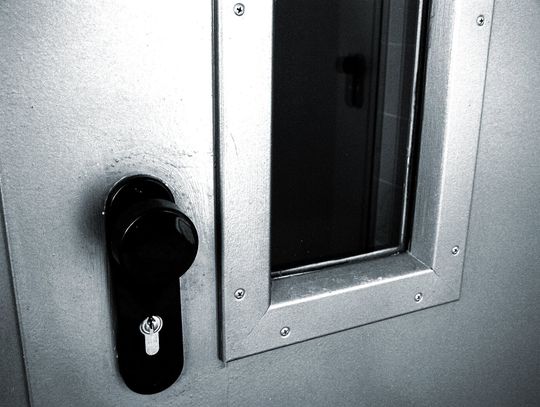 Hrubieszów: Złapał w piwnicy włamywaczy, zamknął ich i wezwał policję