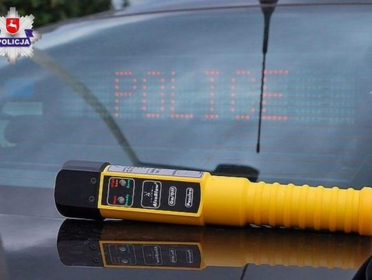 50-letnia Hrubieszowianka miała w sobie prawie promil alkoholu, zatrzymał ją 54-letni mieszkaniec tego miasta i powiadomił policję o ujęciu nietrzeźwej kierującej Oplem kobiety.