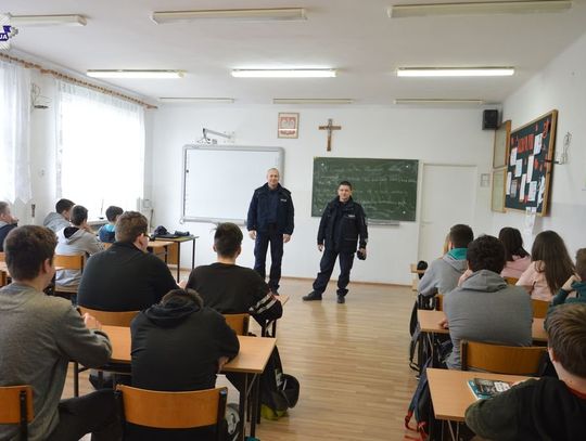 Hrubieszowscy policjanci edukują młodzież