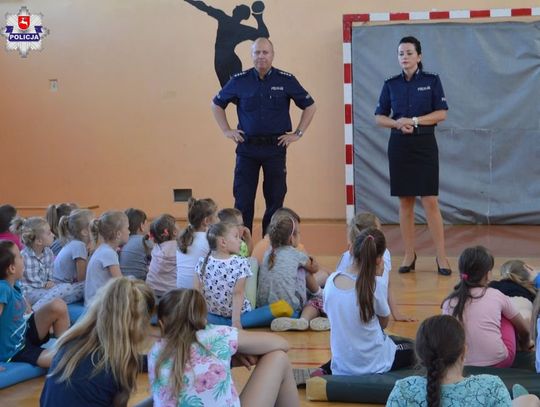 Hrubieszowscy policjanci odwiedzili uczniów w Mircza i Wiszniowa