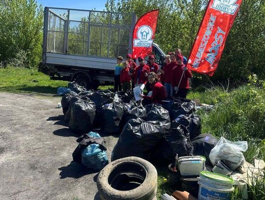 Hrubieszowskie "Morsy" w "Operacji Czysta Rzeka". Zebrali 43 wory śmieci