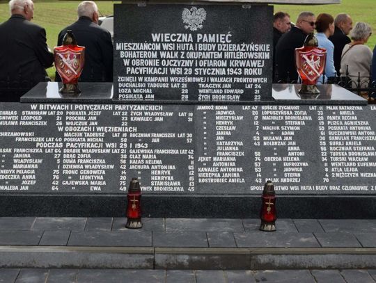 Uroczystość upamiętniająca ofiary niemieckiej pacyfikacji z 1943 roku oraz mieszkańców Huty Dzierążyńskiej i Budów poległych podczas II wojny światowej.