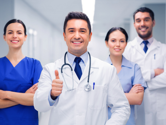 Ministerstwo Zdrowia proponuje, żeby maksymalne wynagrodzenie lekarza na etacie wynosiło od 40 do 48 tys. zł.