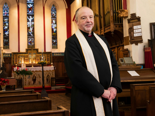 Ile powinno być w kopercie dla księdza? Wierni podali, ile do niej włożą Sezon kolędowy wystartował. Potrwa do lutego.