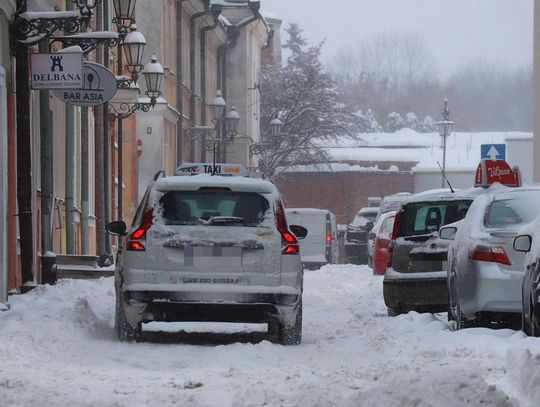 Przez nasz region przemieszcza się strefa intensywnych opadów śniegu.