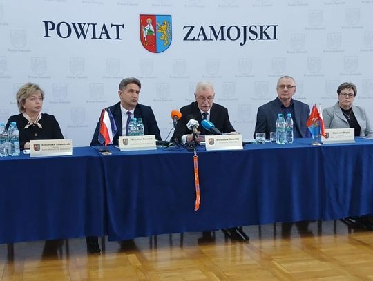 Inwestycyjny boom i dramatyczny apel. Starosta zamojski: „Podwoiliśmy budżet, ale walczymy o szpitale” Konferencję zorganizowano 12 lutego w Zamościu.