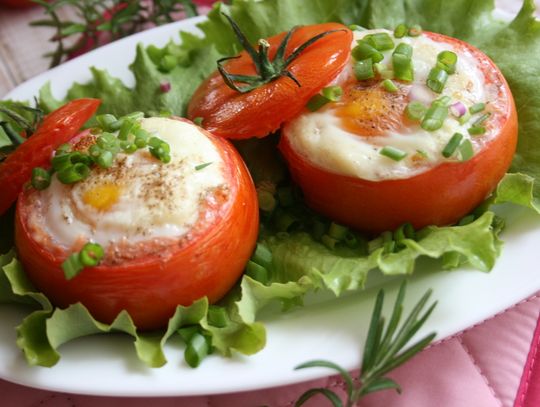 Jajka w pomidorach, przepis Teresy Skotnickiej z Gozdowa