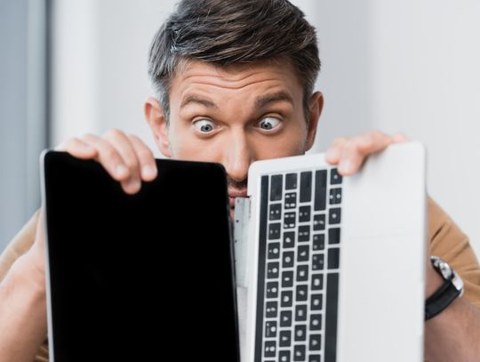 Jak bezpiecznie rozwiązać problem z laptopem? Praktyczne porady