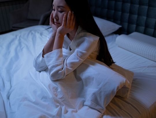 Jak radzić sobie z bezsennością? Ziołolecznictwo i Ajurweda, czyli naturalne sposoby na sen