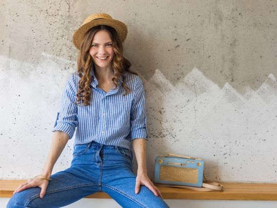 Jak stylizować jeansy wide leg? Odkryj 3 pomysły na outfity!