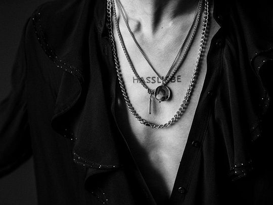 Jak to jest z tą męską biżuterią? Historia ozdób dla mężczyzn