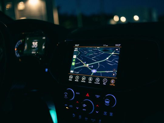 Jakie korzyści zapewnia firmie monitoring GPS pojazdów?