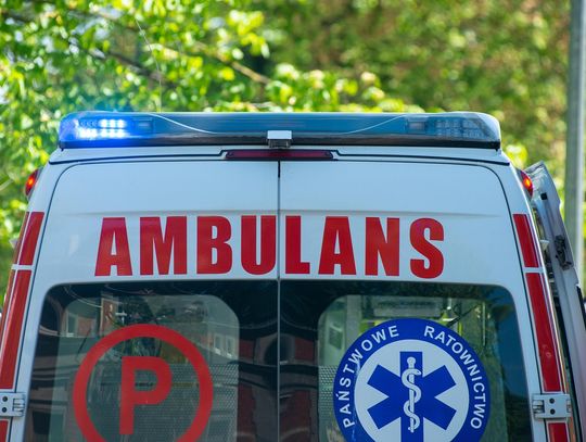 2-latek wypadł z okna na pierwszym piętrze. Dziecko z obrażeniami ciała zostało przetransportowane do szpitala.