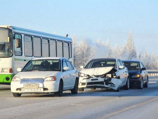 Kiedy w Polsce dochodzi do wypadków na drogach? Są takie dni i miesiące