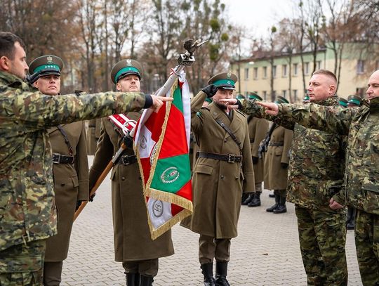 W komendzie Nadbużańskiego Oddziału Straży Granicznej z okazji Święta Niepodległości i Dnia Pracownika SG odbyły się uroczystości, podczas których awansowano kilkuset funkcjonariuszy.
