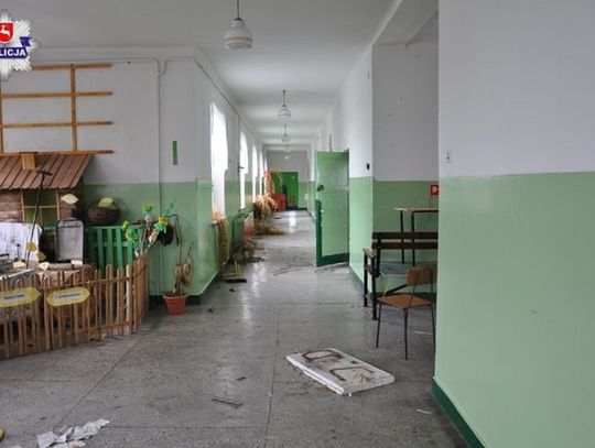 Kilku wyrostków zdewastowało szkoły w Pukarzowie i Grodysławicach (ZDJĘCIA)