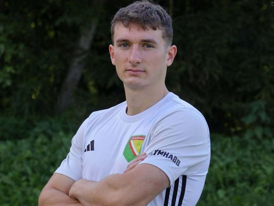Dziennikarz telewizyjny Mateusz Borek powiedziałby, że Maciej Żerucha gra na poziomie klasy okręgowej, ale byłby to poważny błąd merytoryczny. Maciej Żerucha gra w klasie okręgowej, ale na poziomie czwartoligowym!