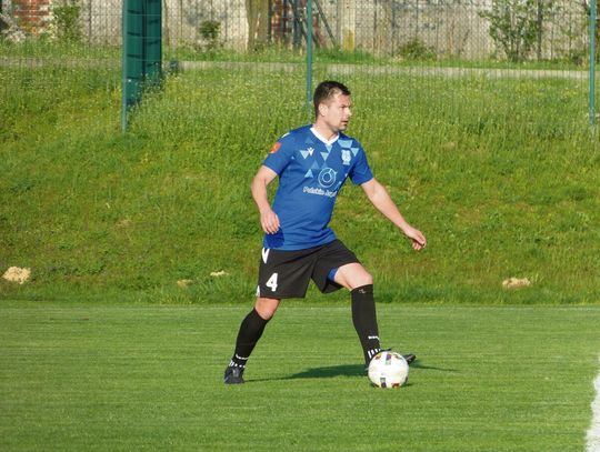 Potok Sitno dzięki wyjazdowemu zwycięstwu nad Błękitnymi Obsza 1:0 (0:0) poprawił swoją sytuację w walce o utrzymanie się w klasie okręgowej na kolejny sezon.