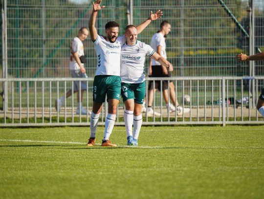 Warto zwrócić uwagę na „żelazny” skład Victorii. Zespół z Łukowej piąty z rzędu mecz rozpoczął tą samą jedenastką i w tym samym ustawieniu.
