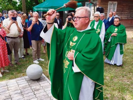 Kolonia Zawalów: Pamięci bohaterów. Złożyli urny z ziemią z miejsc pochówków i zbrodni