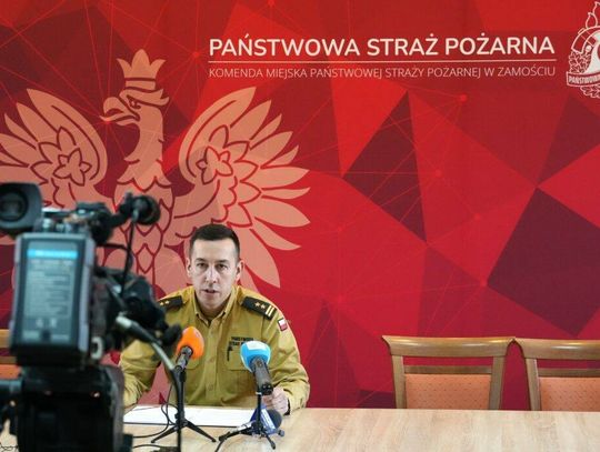Komendant miejski PSP w Zamościu apeluje: Nie pal trawy! Bryg. Przemysław Ilczuk, komendant miejski PSP w Zamościu, przypomniał, że wypalanie traw jest niebezpieczne, ponieważ stanowi zagrożenie dla ludzi, zwierząt i środowiska.