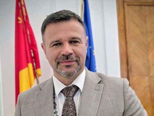 Prezydent Zamościa Rafał Zwolak przypomina, że Zamość jako pierwsze miasto w Polsce wprowadziło pilotażowy zakaz korzystania ze smartfonów w szkołach. Fot. Fb Rafał Zwolak