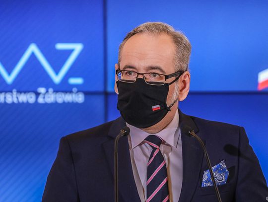 Koronawirus: Rząd wprowadza nowe obostrzenia. Noc sylwestrowa w domu