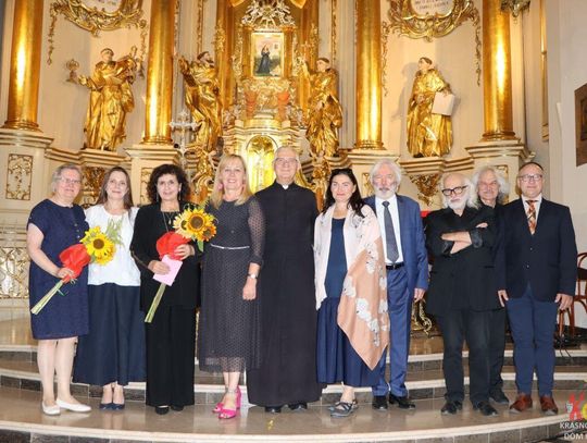 W Sanktuarium Nawiedzenia Najświętszej Maryi Panny w Krasnobrodzie uroczyście zakończono 23 sierpnia Festiwal Muzyki Organowej i Kameralnej. Po nabożeństwie i Koncercie Laureatów zaśpiewała Eleni.