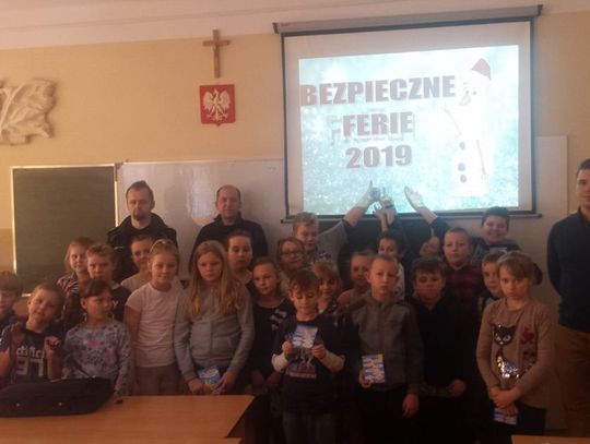 Krasnobród: Policjanci jak nauczyciele. Uczą dzieci bezpieczeństwa