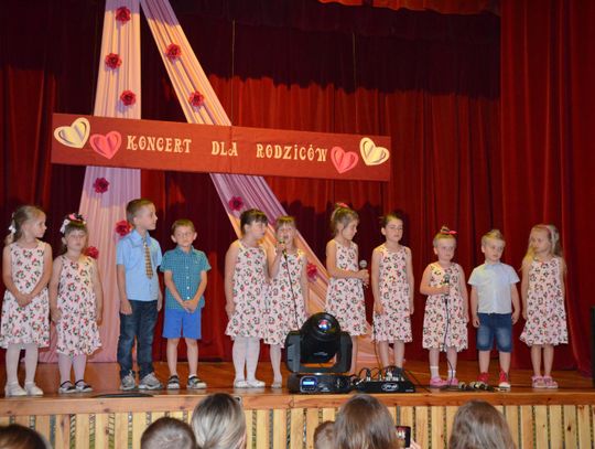 Krasnobród: Z dedykacją dla rodziców. Wyjątkowy koncert w KDK (ZDJĘCIA)